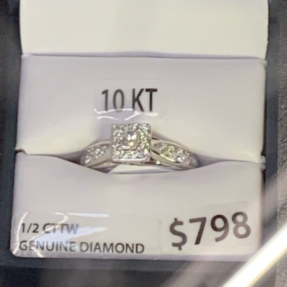 EUC 1/2ct tw white gold engagement ring size 6.